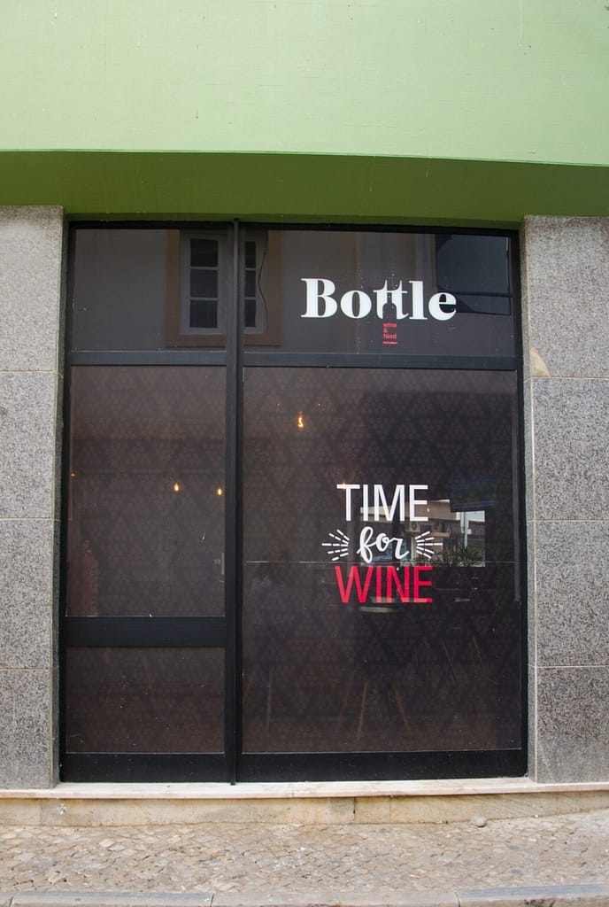 decoracao-de-montra-algarve-bottle