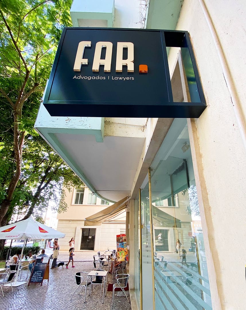 FAR Advogados bandeirola publicidade
