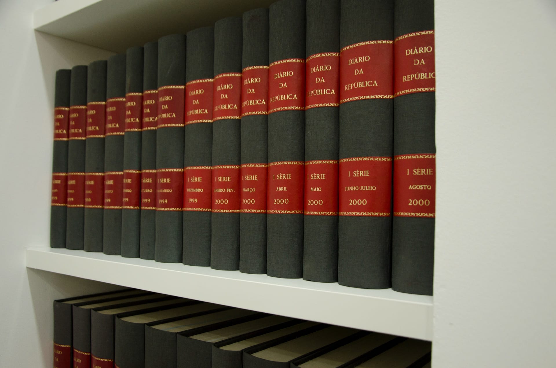 FAR Adogados Prateleiras carpintaria