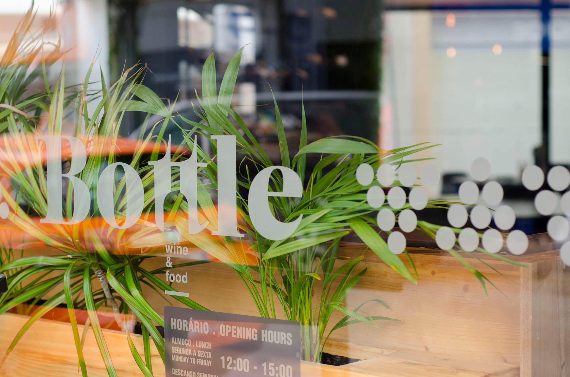 decoracao-de-montra-algarve-bottle