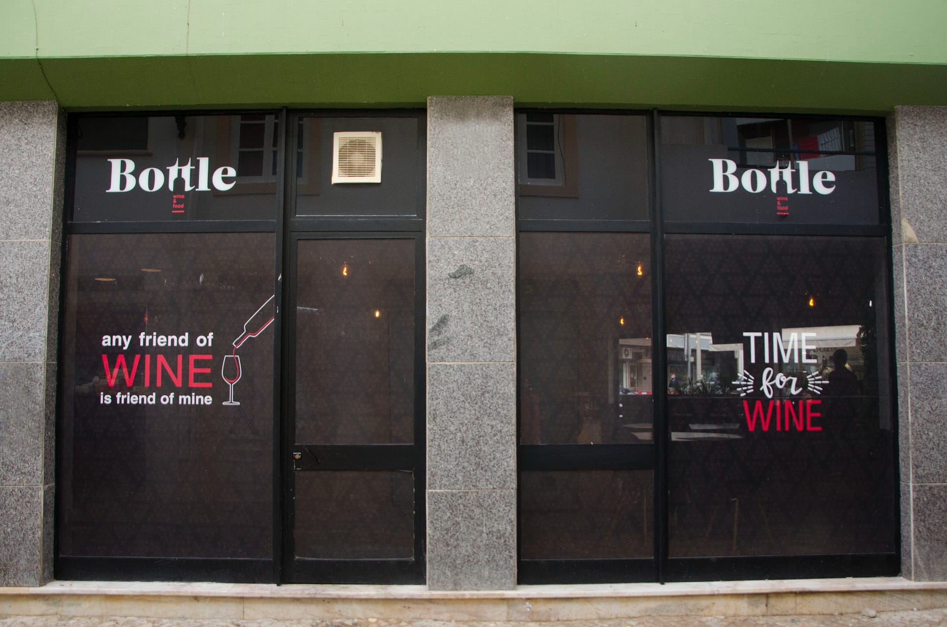 decoracao-de-montra-algarve-bottle